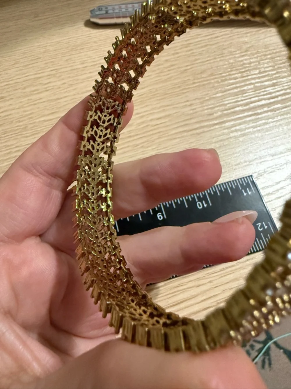 N/A elegant gold